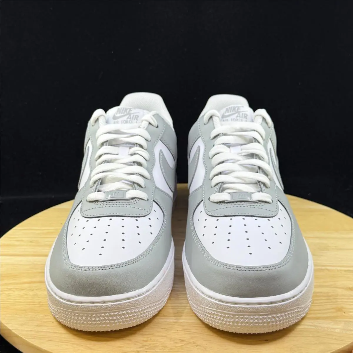 Nike shoes - White 4