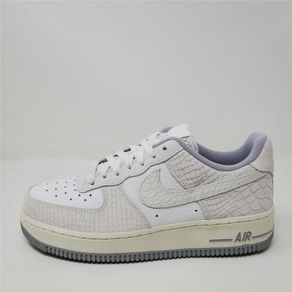 Nike shoes - Nike Air Force 1 `07 - DX2678-100 - White 3