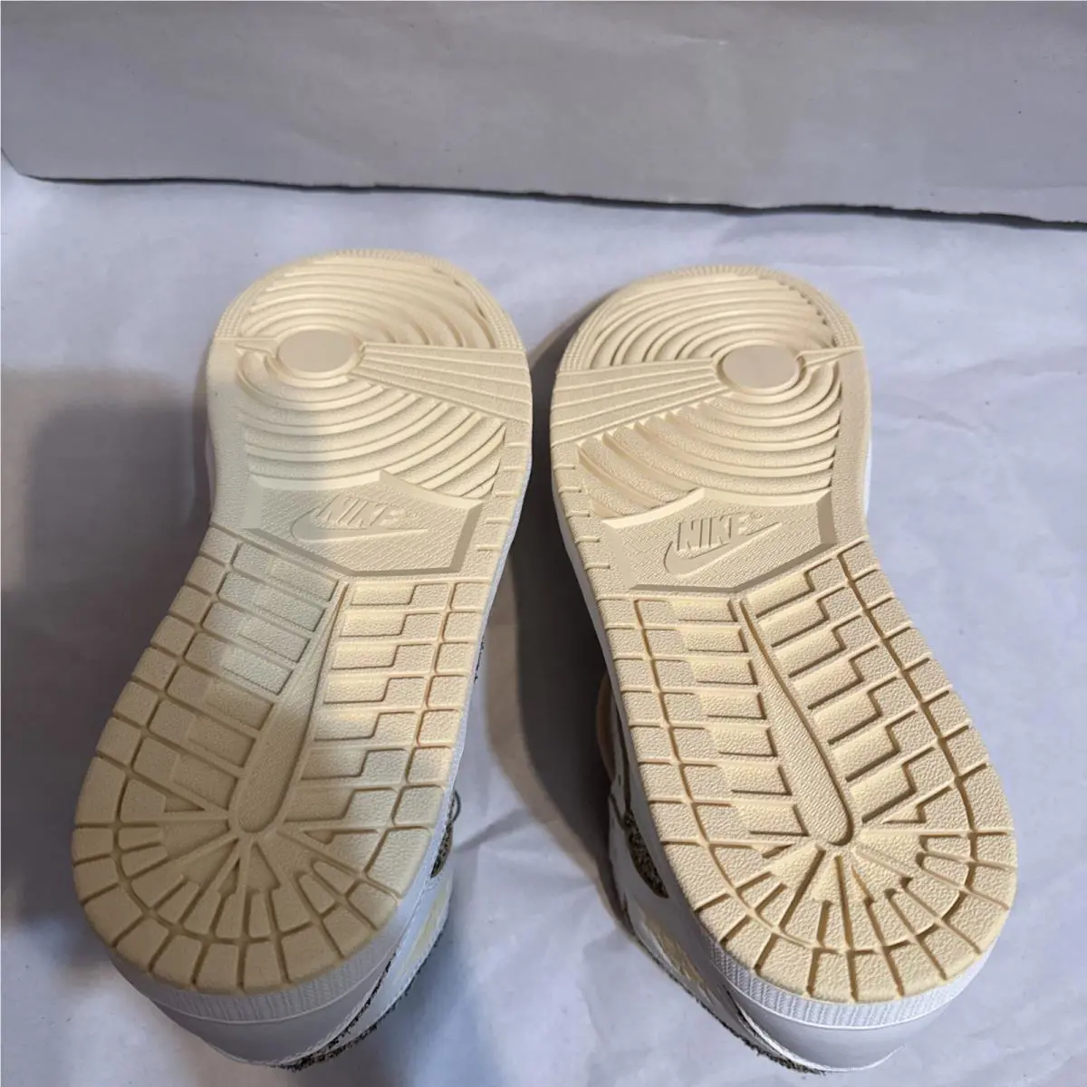 Nike shoes - Nike Air Jordan 1 Retro Hi OG Craft - Ivory 9