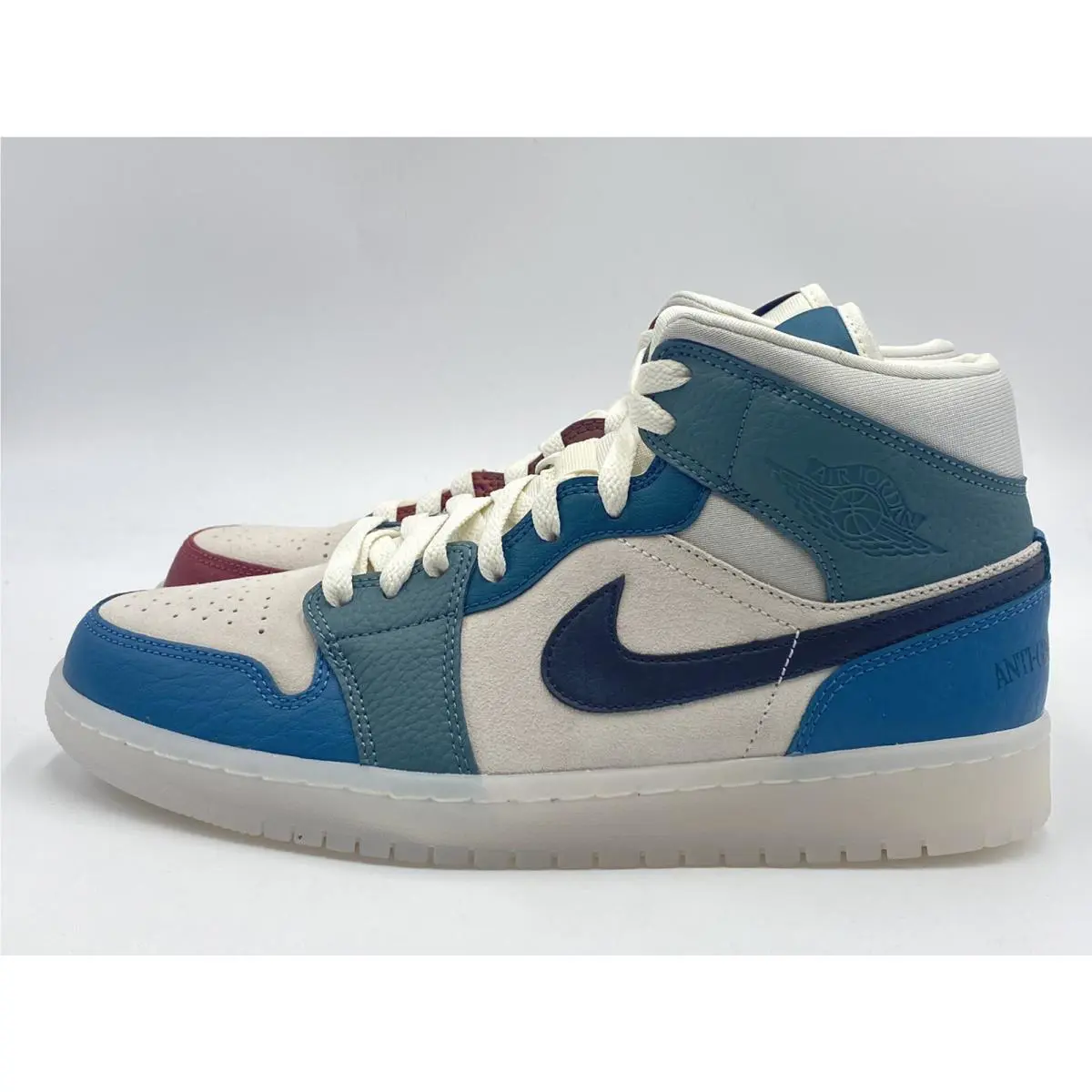 Nike shoes - Gold (UPC: 195241517254) 2
