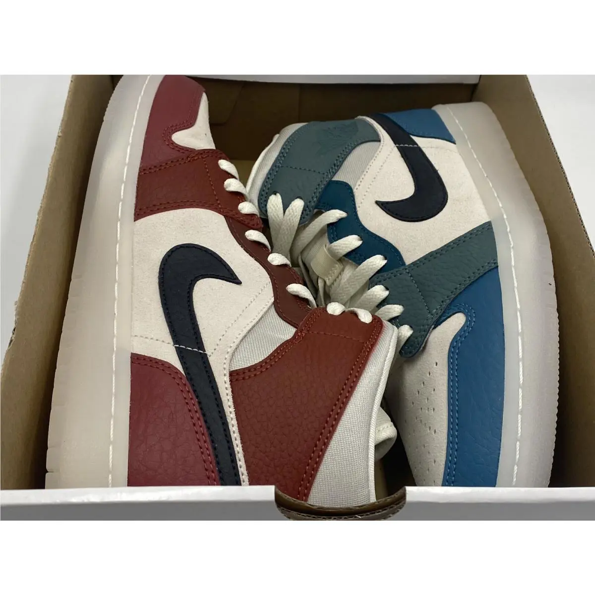 Nike shoes - Gold (UPC: 195241517254) 5