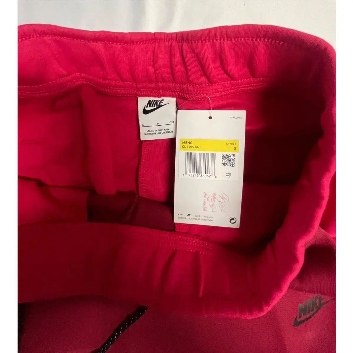 Nike clothing - Berry Red (UPC: 195242880678) 8