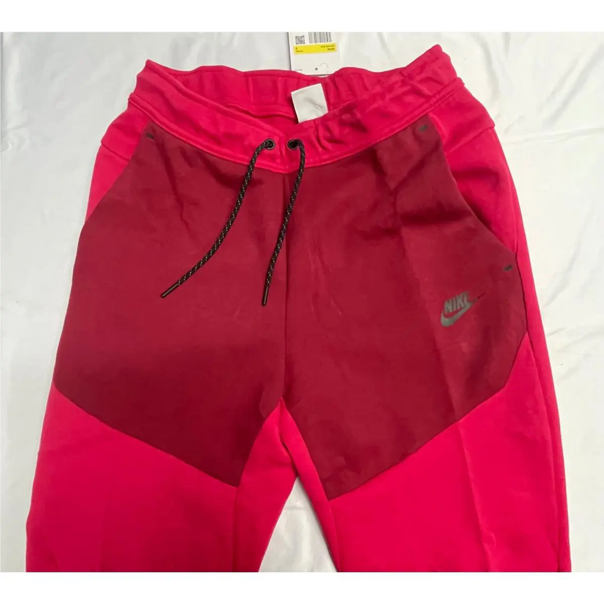 Nike clothing - Berry Red (UPC: 195242880678) 6