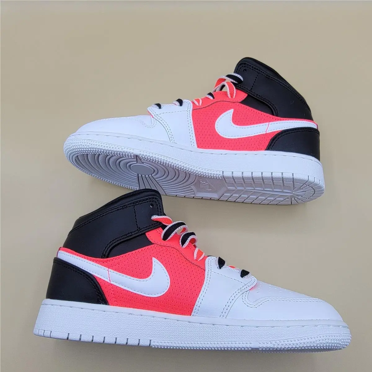 Nike shoes - Air Jordan 1 Mid SE - FB4417 016 - White (UPC: 196604475655) 10
