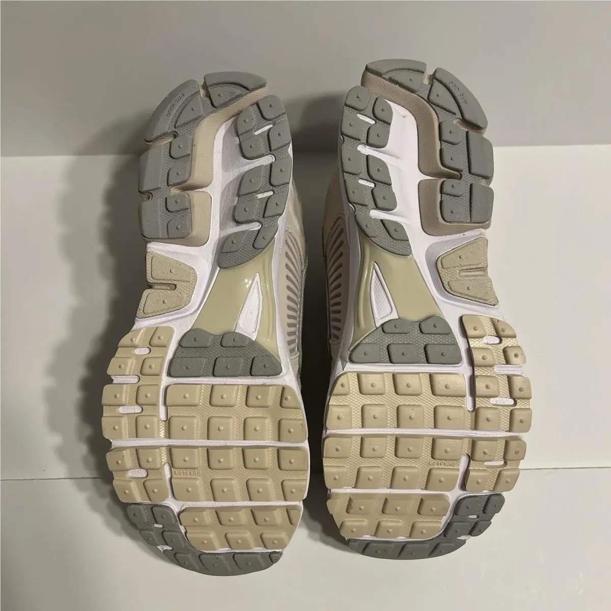 Nike shoes - Nike Zoom Vomero - Zoom Vomero - Beige 7