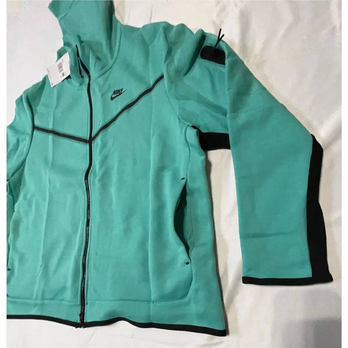 Nike clothing - TEAL (UPC: 195245438753) 1