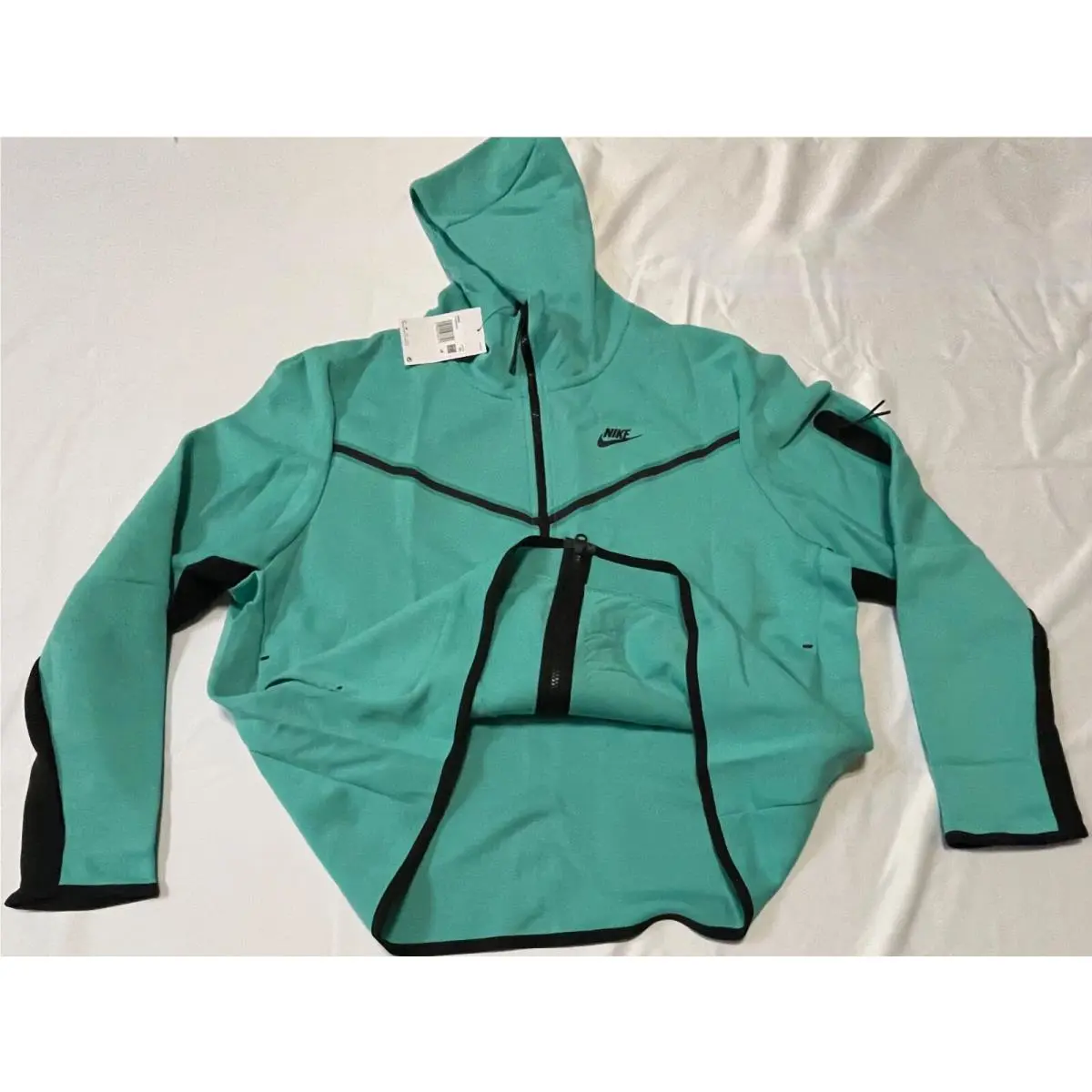 Nike clothing - TEAL (UPC: 195245438753) 2