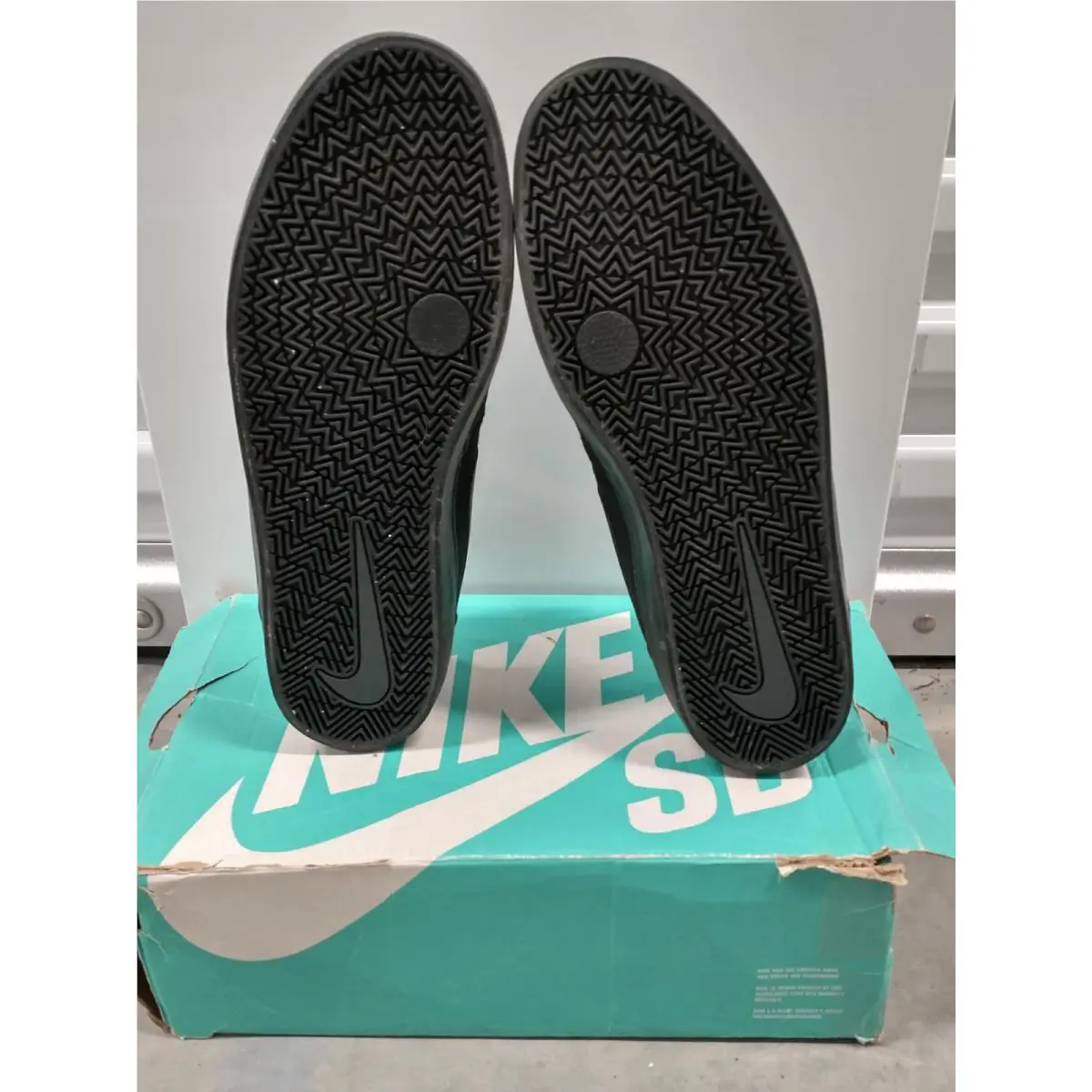 Nike shoes - Black 3
