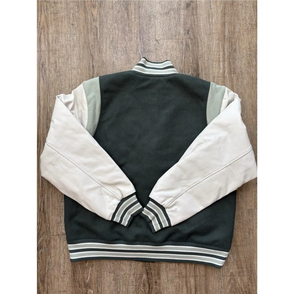 Nike clothing - Green (UPC: 0197596171136) 0