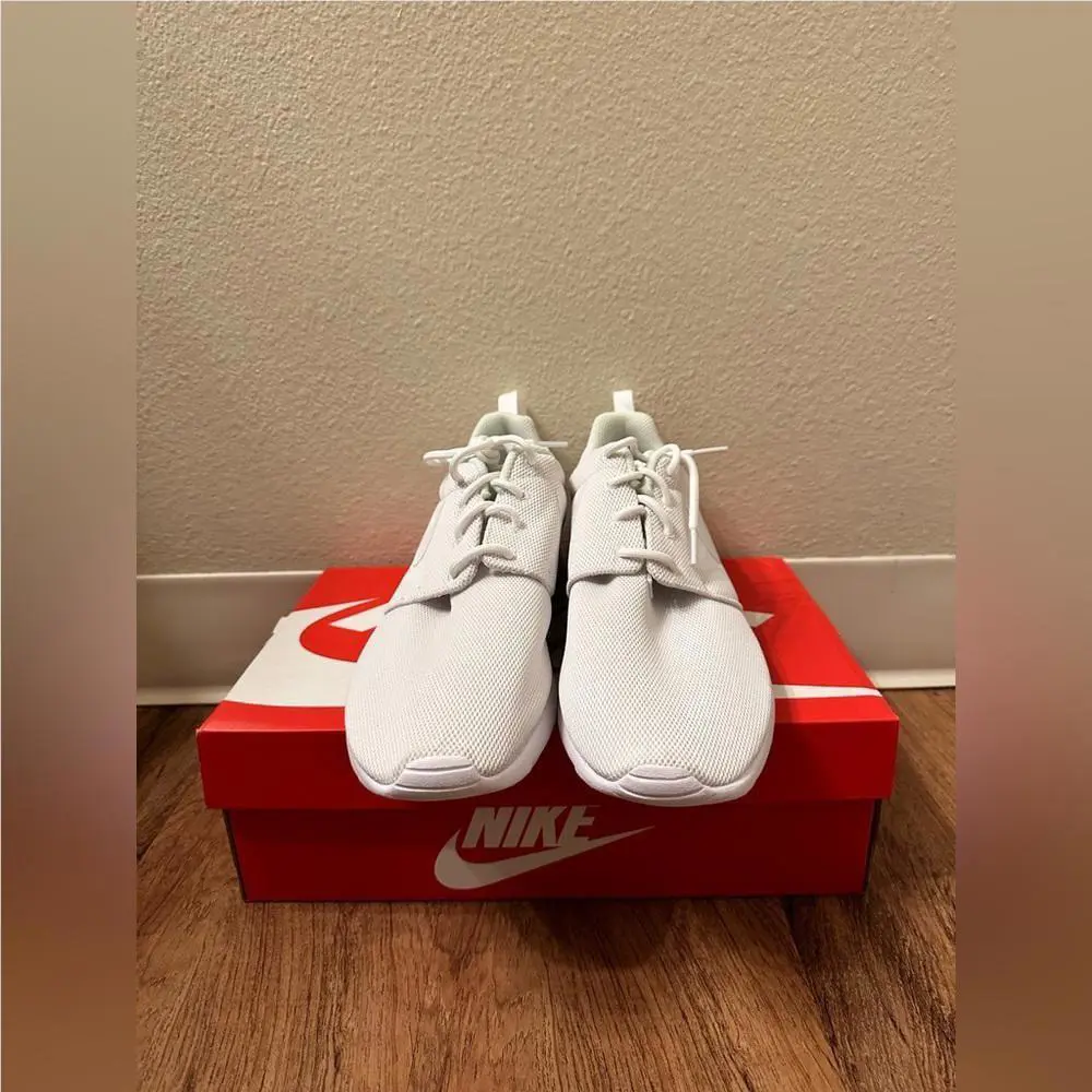 Nike shoes - White 2