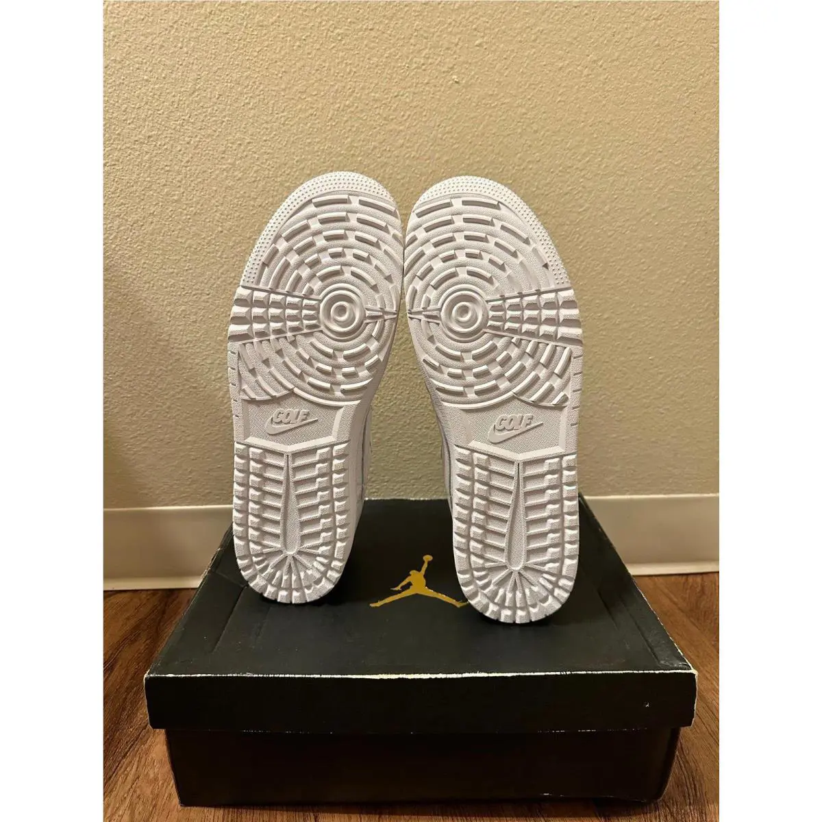 Nike shoes - White 3