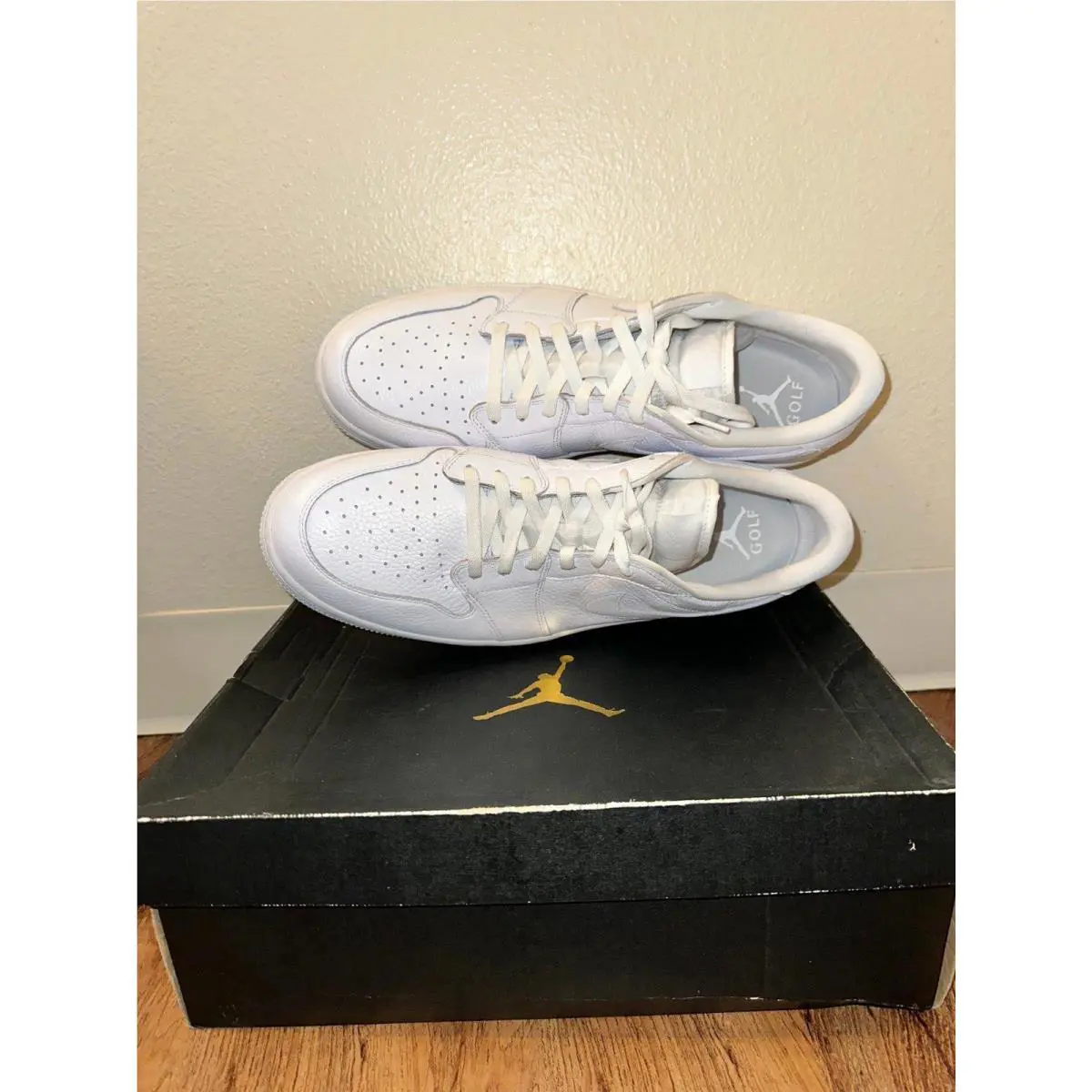 Nike shoes - White 4