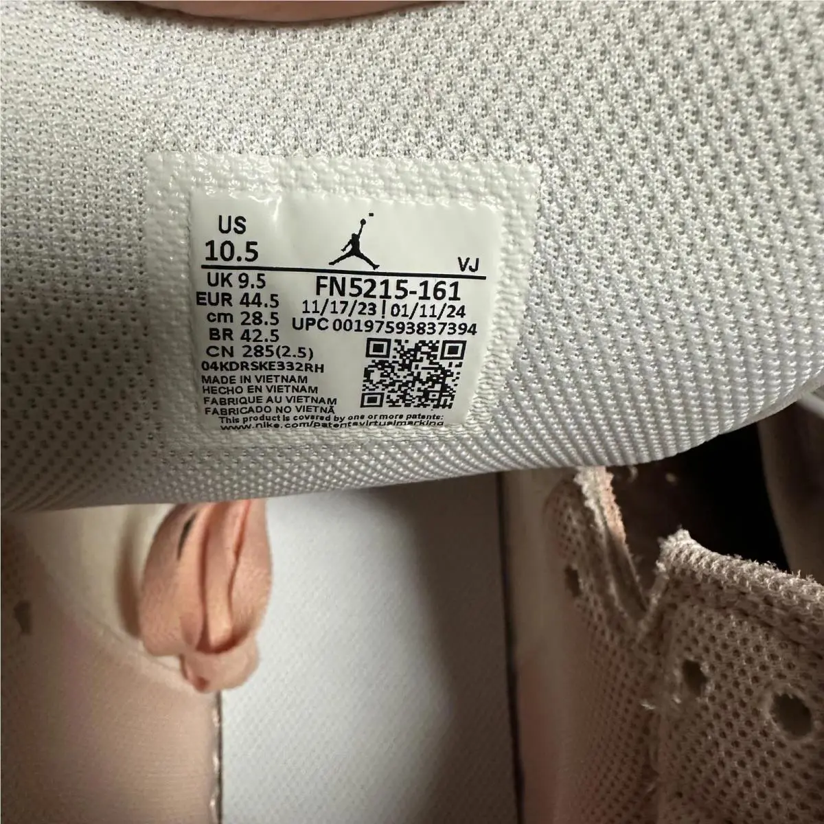 Nike shoes - White 3