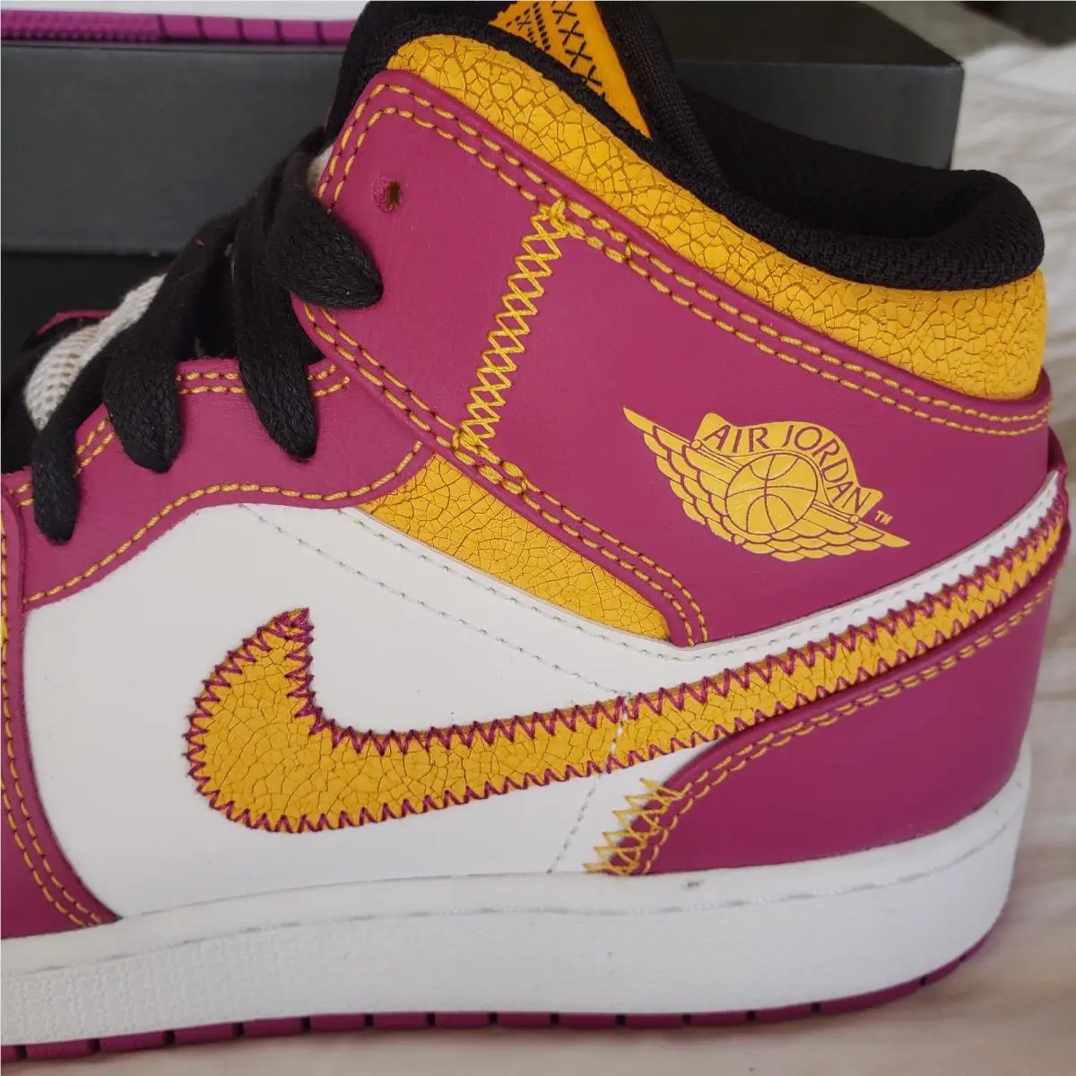Nike shoes - Jordan Air 1 Mid GS - White/University Gold 8