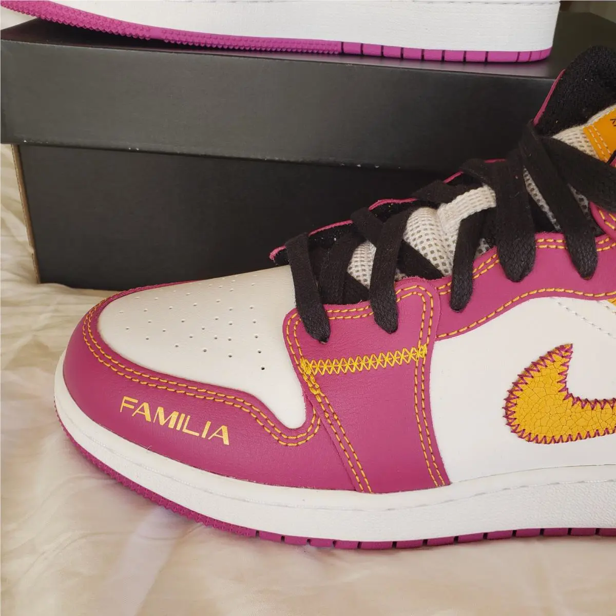 Nike shoes - Jordan Air 1 Mid GS - White/University Gold 9