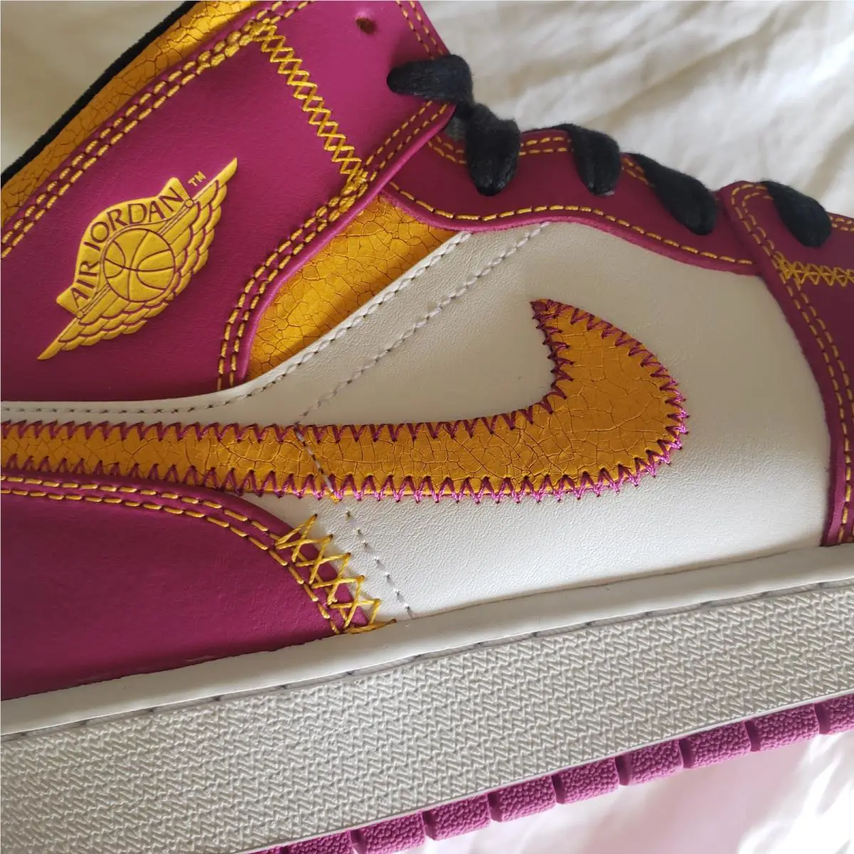 Nike shoes - Jordan Air 1 Mid GS - White/University Gold 0