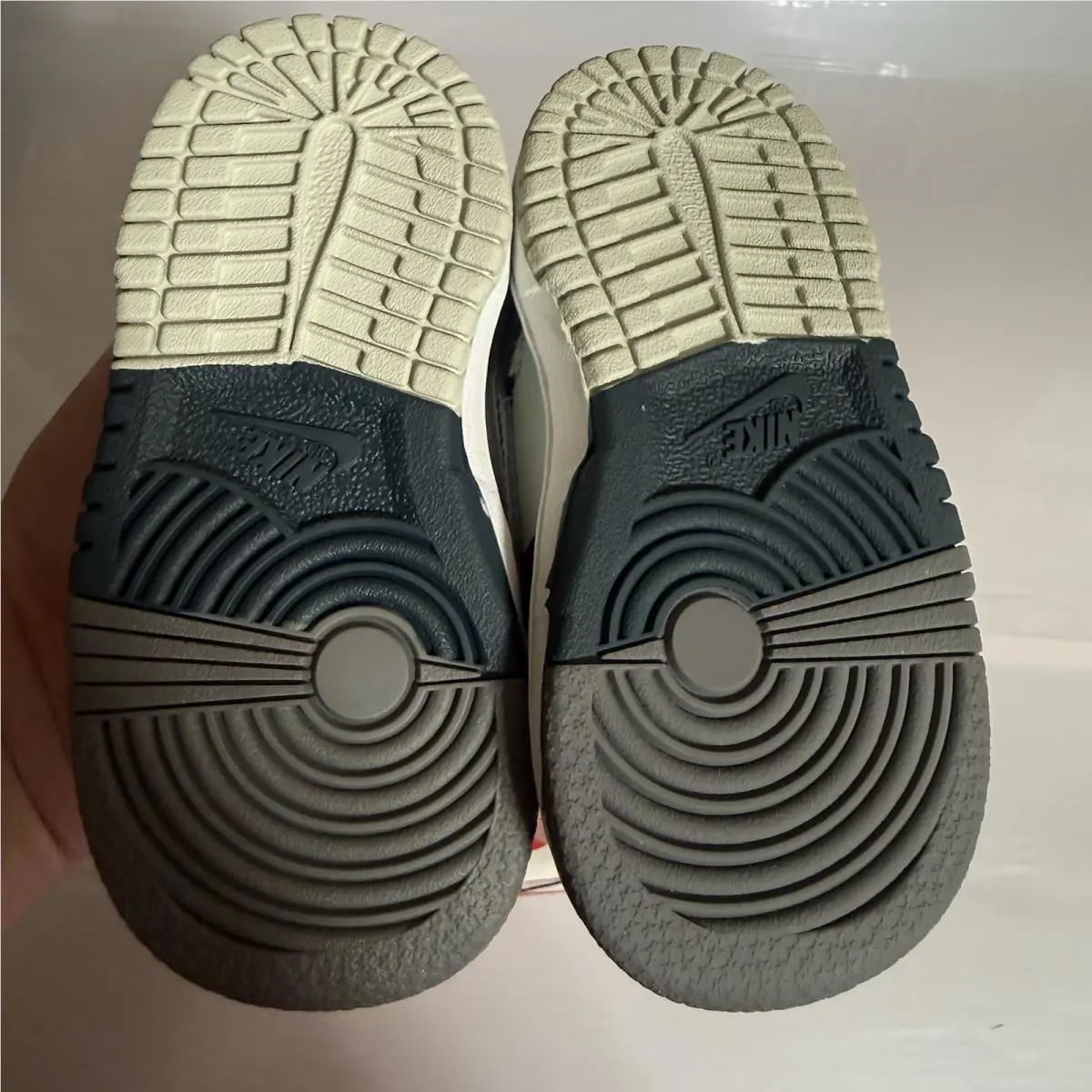 Nike shoes - White 3