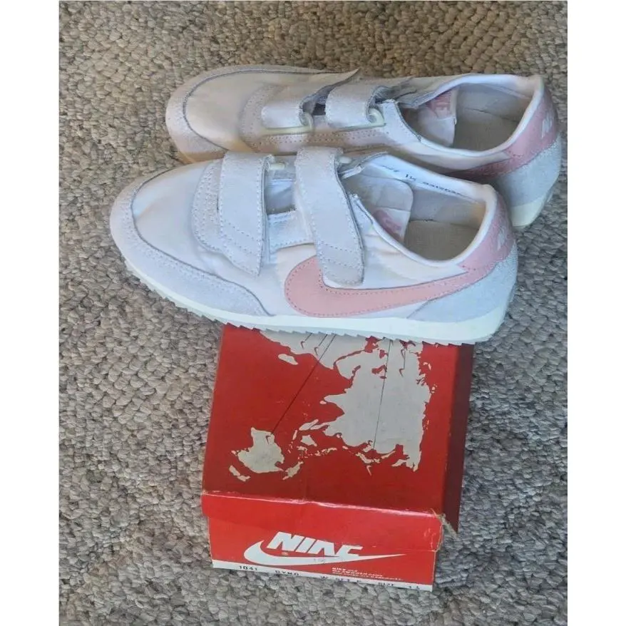 Nike shoes - White / Pink 1