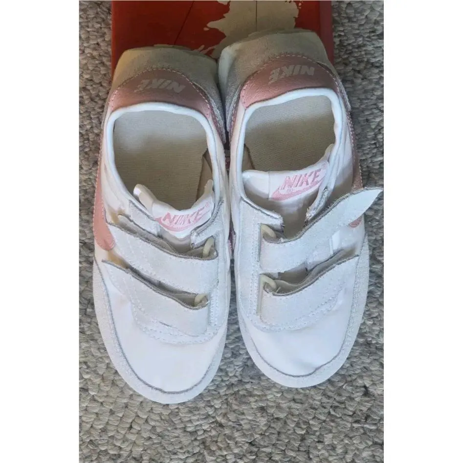 Nike shoes - White / Pink 3