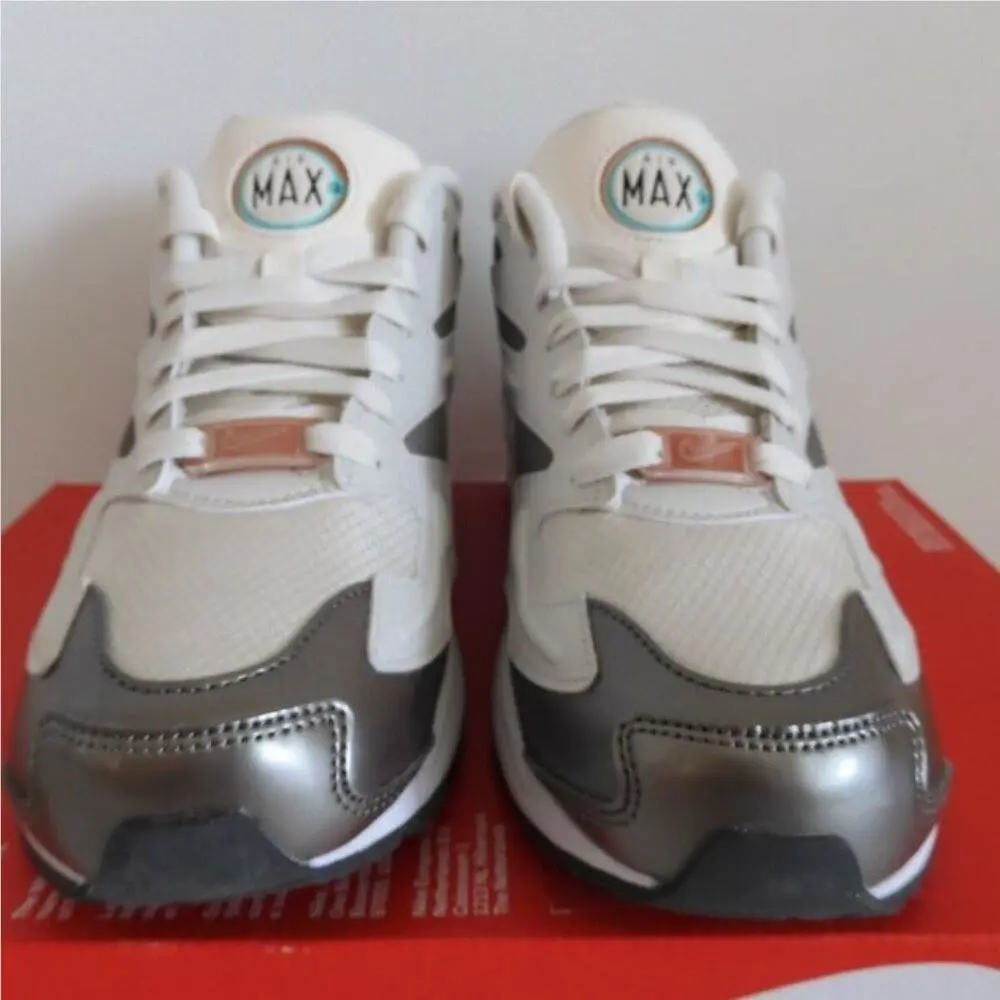 Nike shoes - White 2