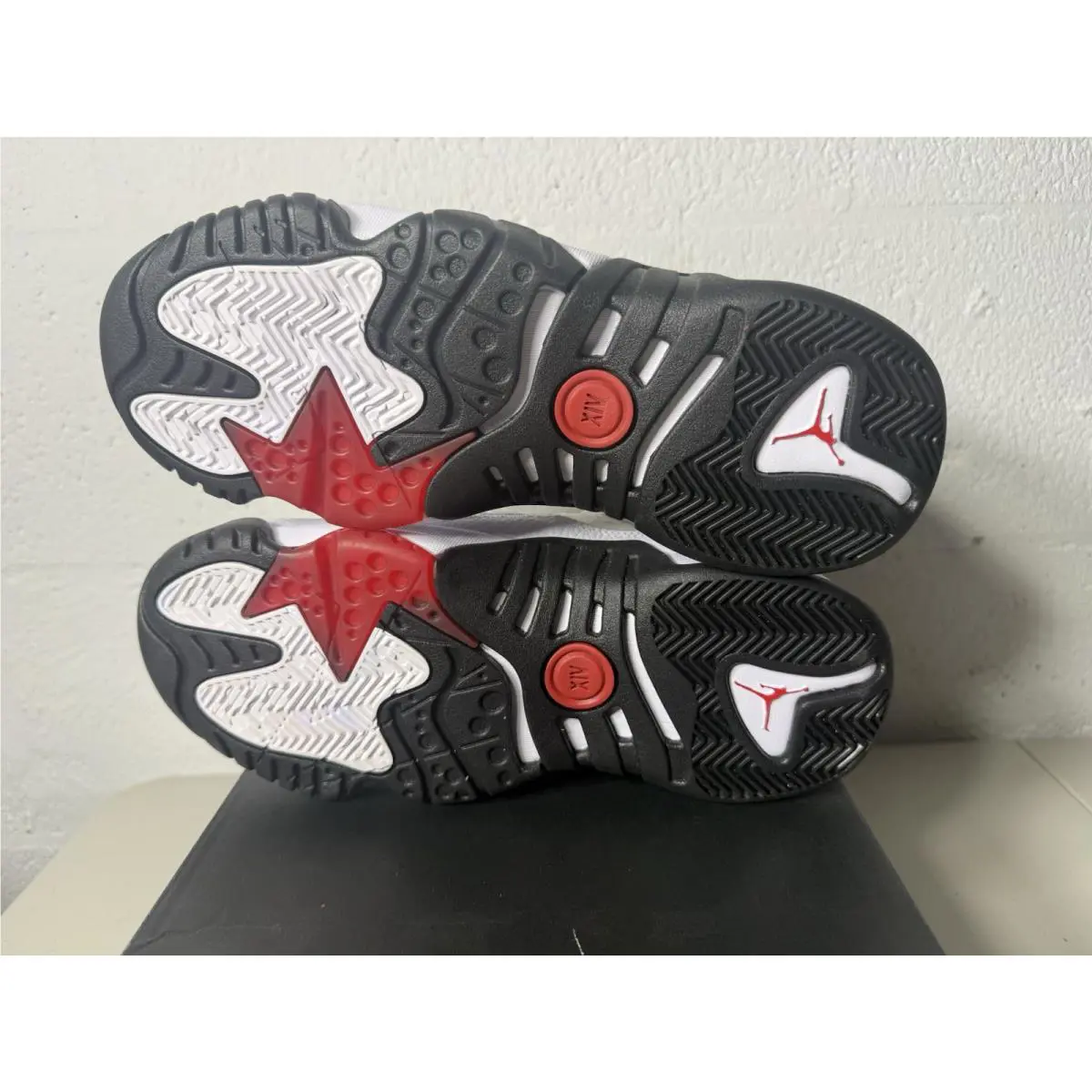 Nike shoes - Jordan Jumpman - Jumpman - White 3