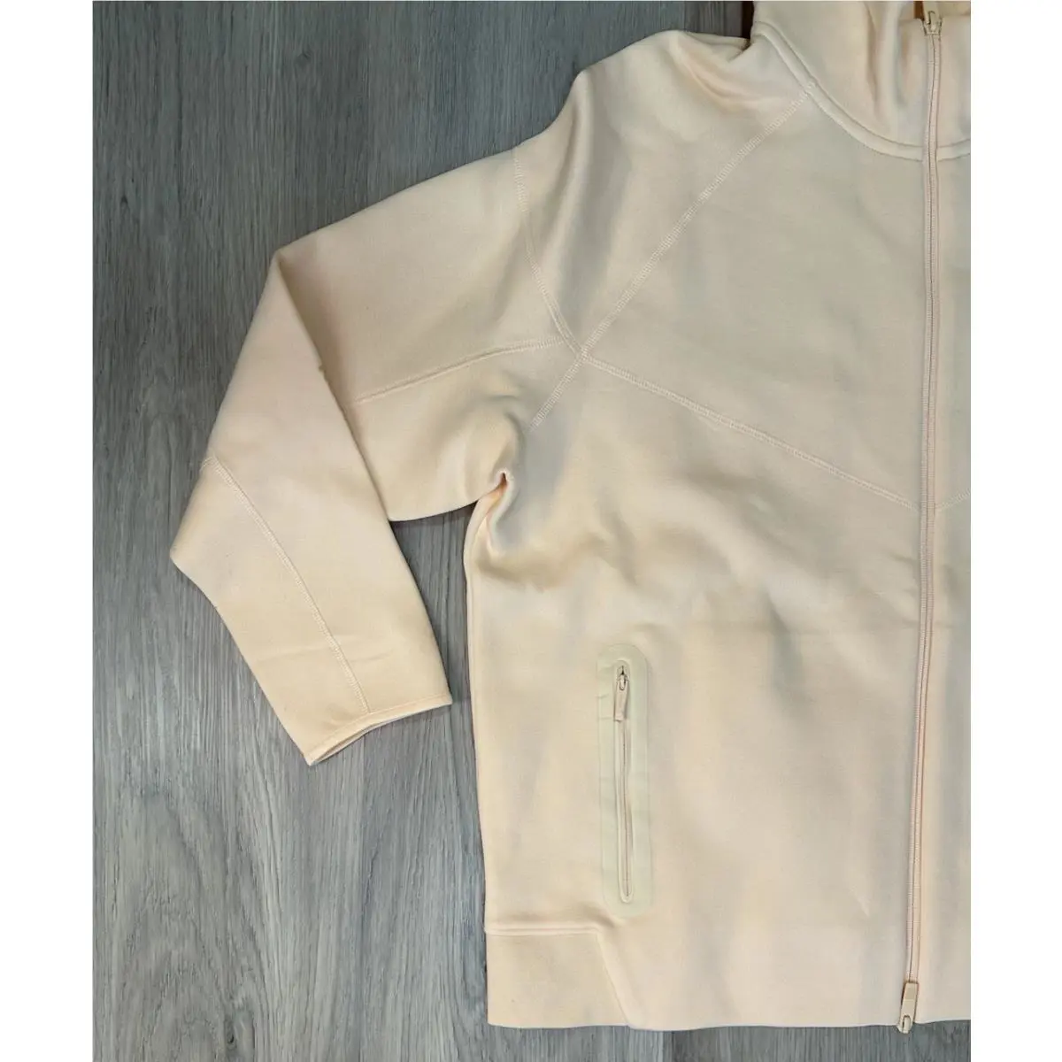 Nike clothing - Ice Peach (UPC: 197601416825) 1