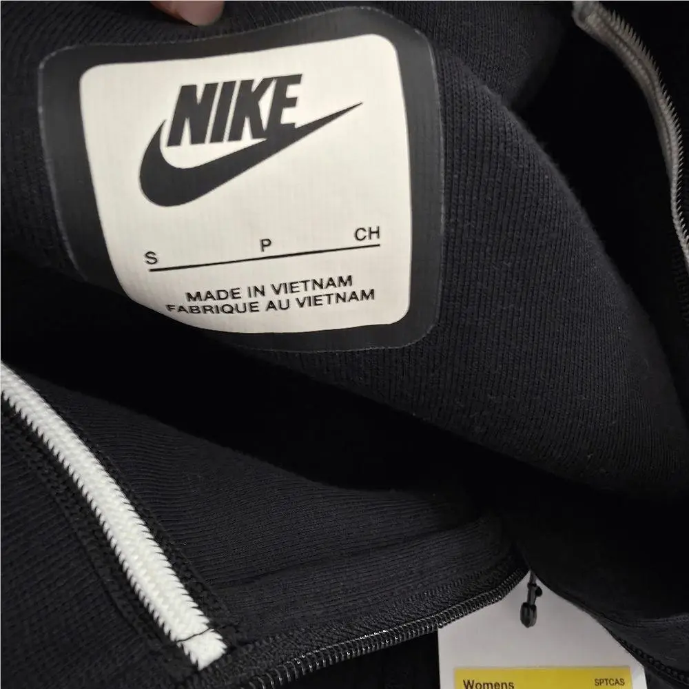 Nike clothing - Black, Exterior: Multicolor 2