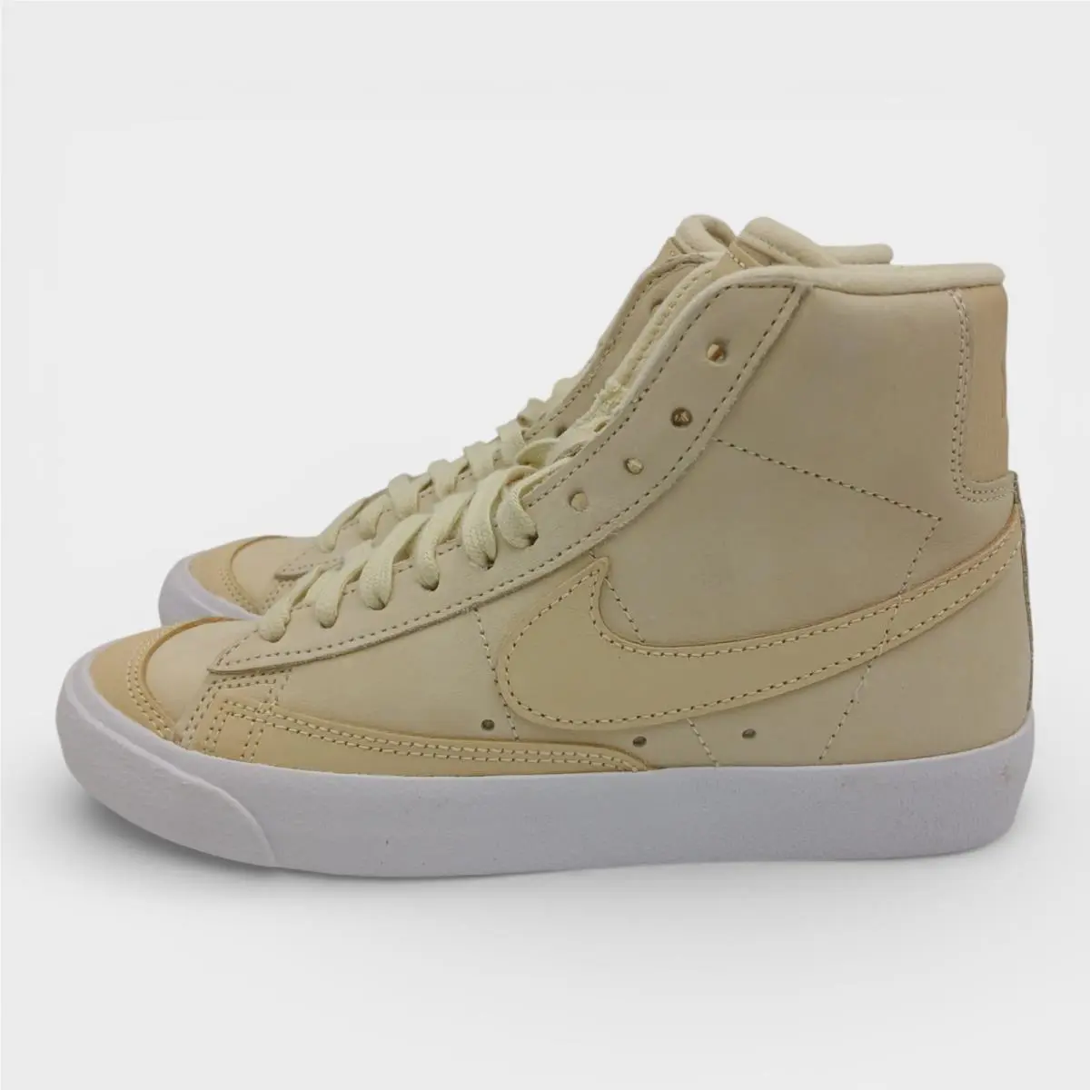 Nike shoes - As Pictured 2
