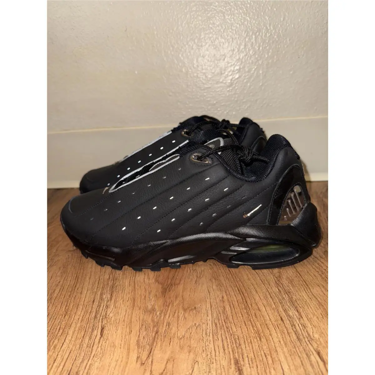 Nike shoes - Black 1