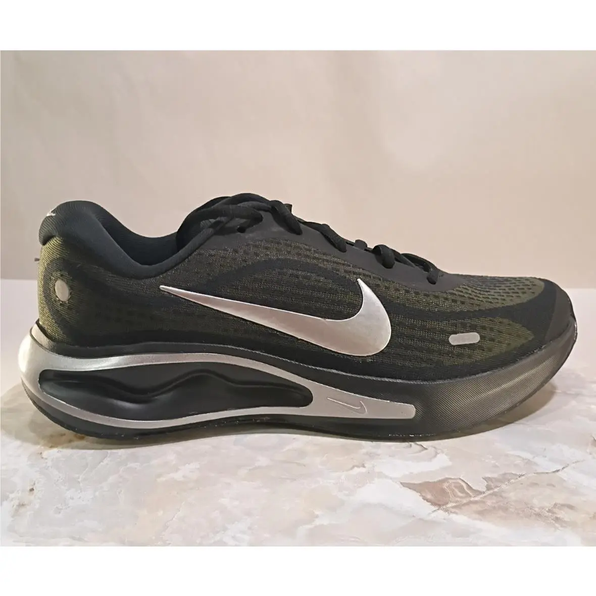 Nike Journey Run Running Shoes Black Metallic Silver Womens 10 Mens 8.5