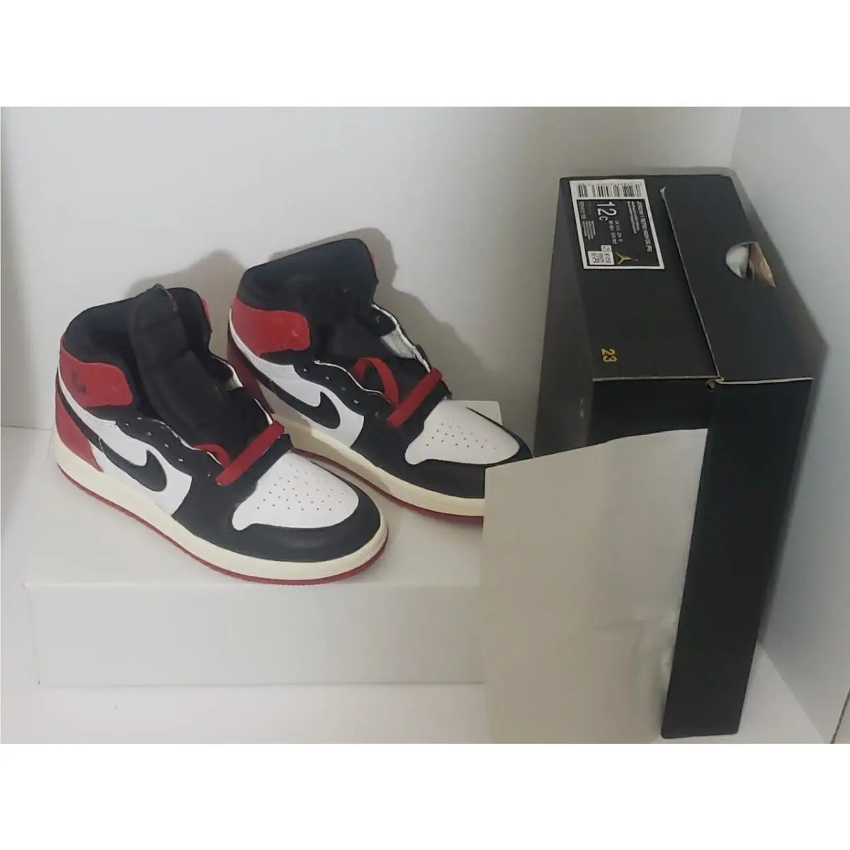 Nike shoes - Jordan 1 - black red white 4