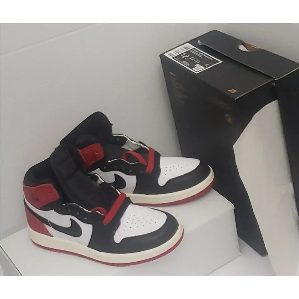 Nike shoes - Jordan 1 - black red white 7