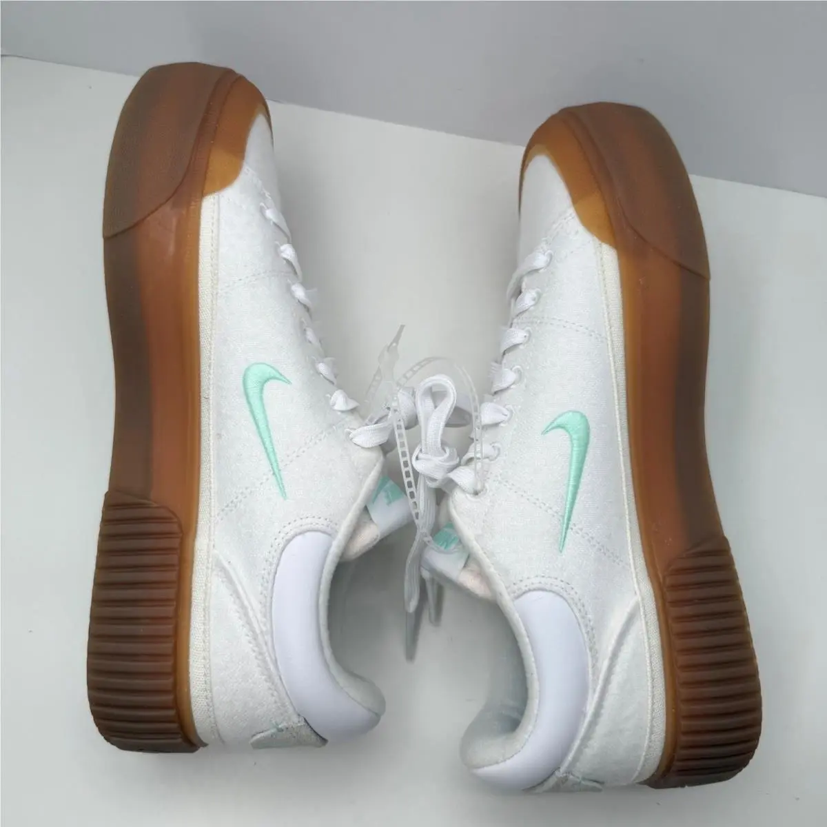 Nike shoes - White 2