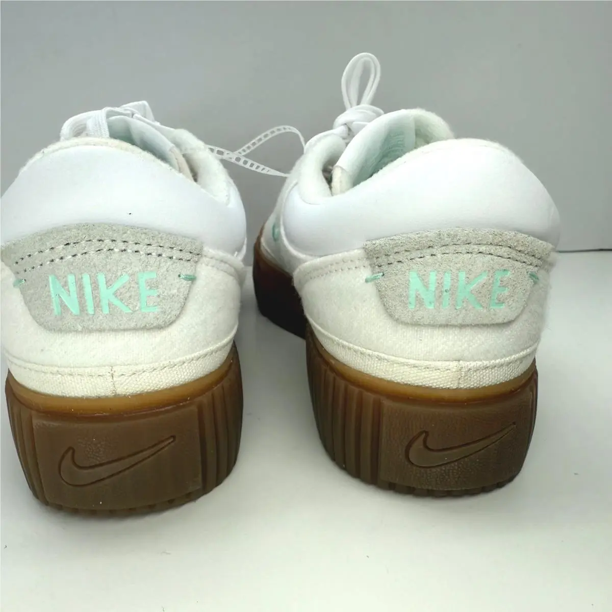 Nike shoes - White 4