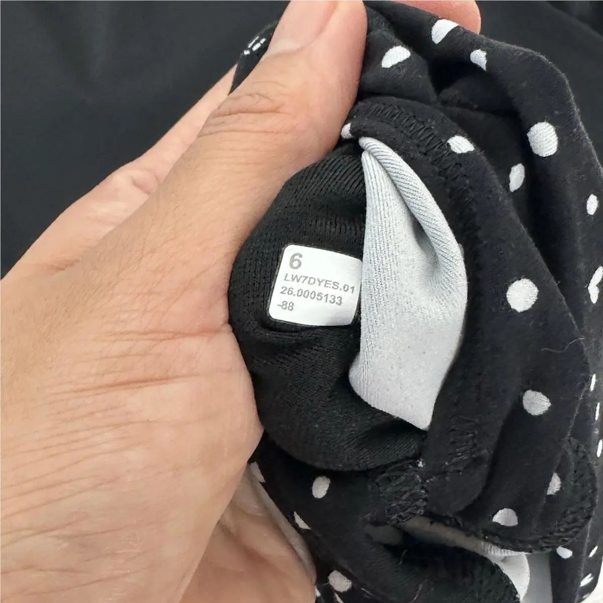 Lululemon clothing - heart scatter dot print white black 5