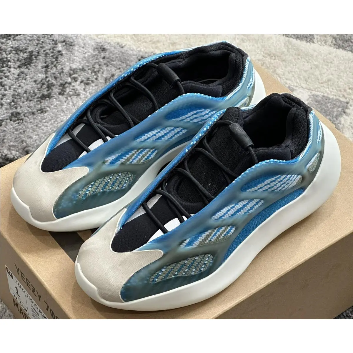 Adidas Yeezy 700 V3 Kids Arzareth G54851 US Size 1y