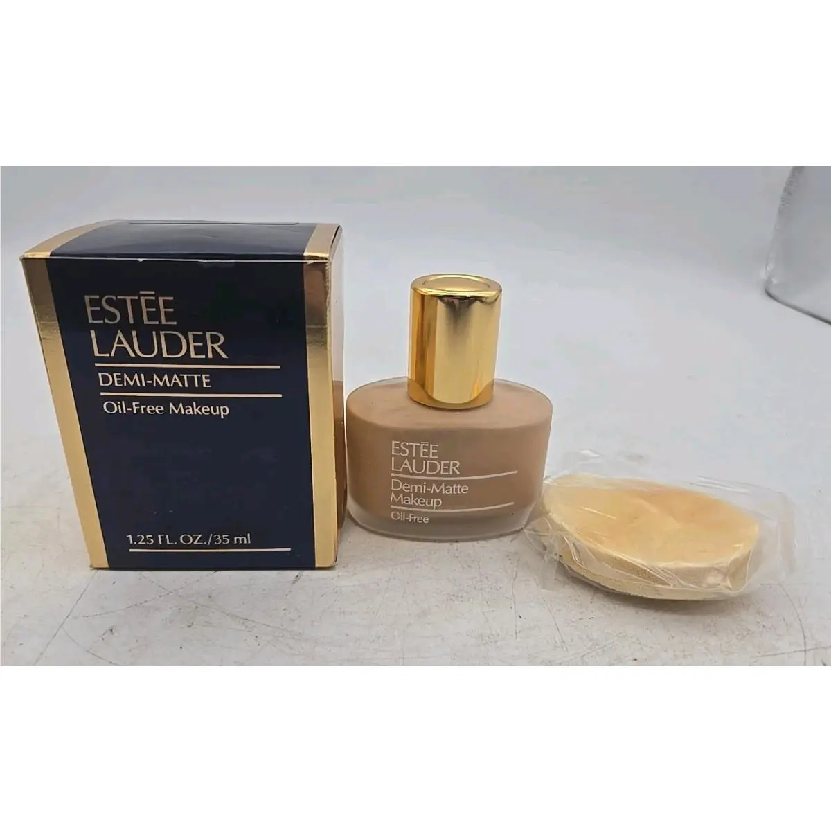 Estee Lauder Demi Matte Makeup Oil Free 35 ml /1.25 oz Ivory 11 255