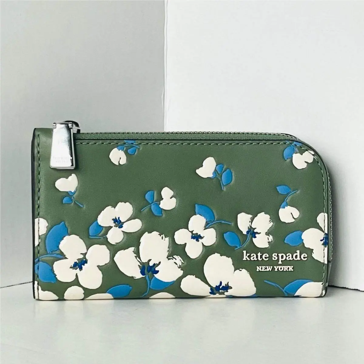Kate Spade Devin Painterly Bouquet Bifold Wallet Cedar Green Floral Leather
