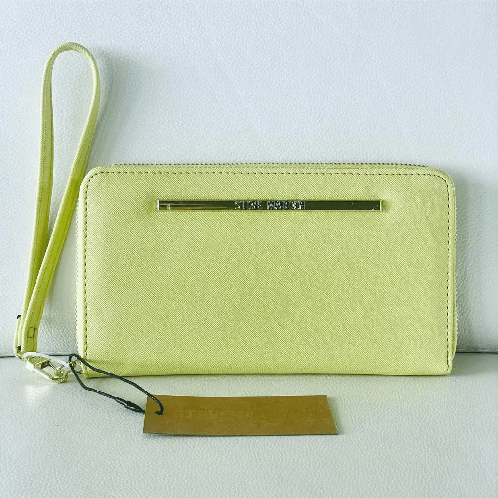 Steve Madden Gorgeous Bzippy Lemon Yellow Zip All Around Wallet Wristlet