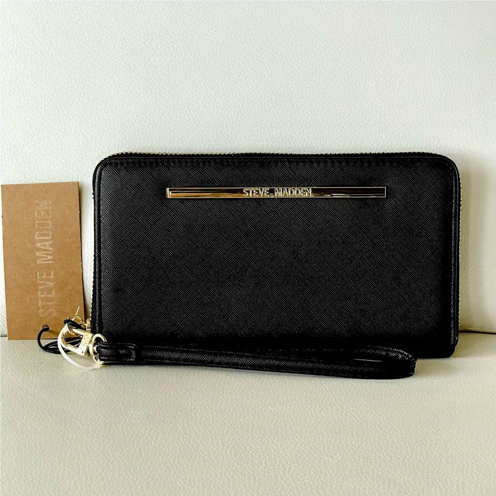 Gorgeous Steve Madden Bzippy Black /gold Zip All Around Wallet Wristlet