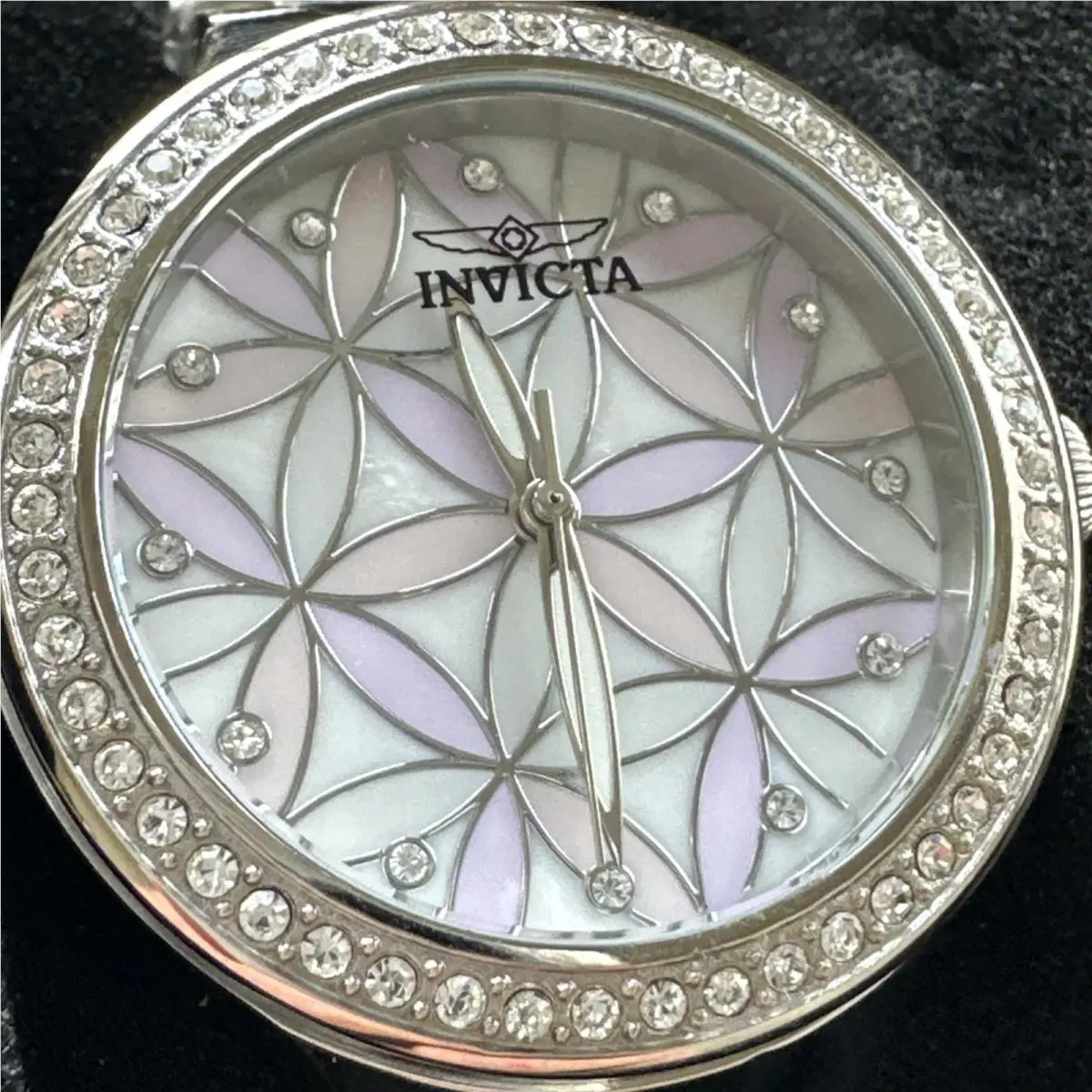 Invicta Wildflower Women`s Watch w/ Mother of Pearl Dial-34mm Steel 28823 -new