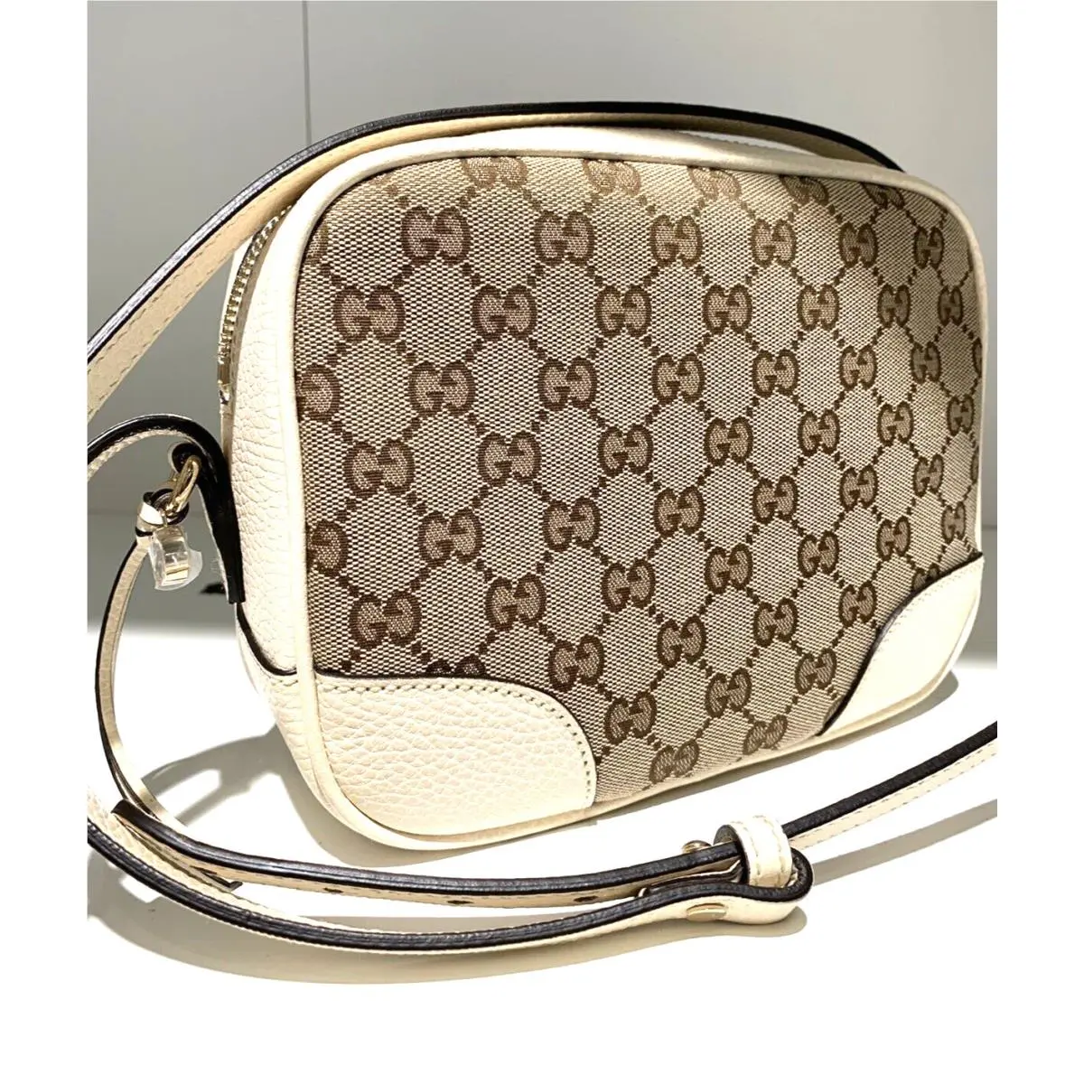 Gucci GG Supreme Monogram White Messenger Wallet in a Bag Crossbody Bag