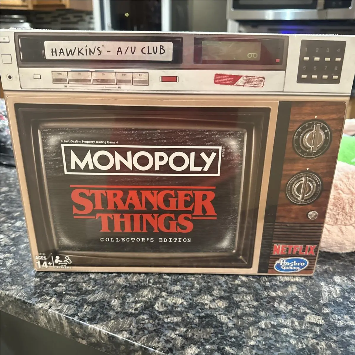 Monopoly Stranger Things Collector`s Edition Board Game Netflix