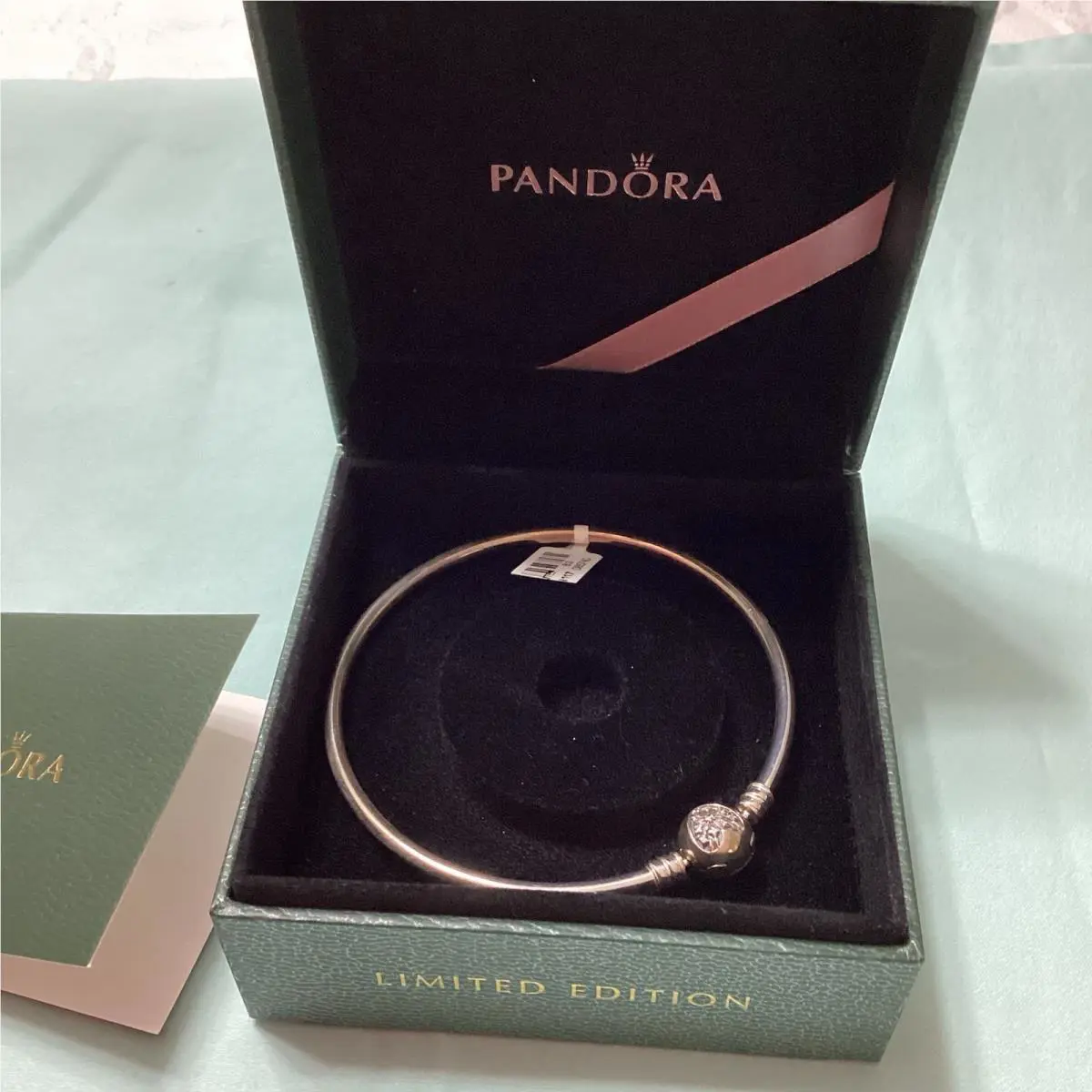 Pandora “hearts Of Winter” Limited Edition 8.3 Bracelet