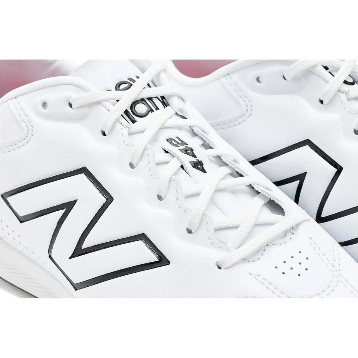 New Balance shoes - NB White/Black 4
