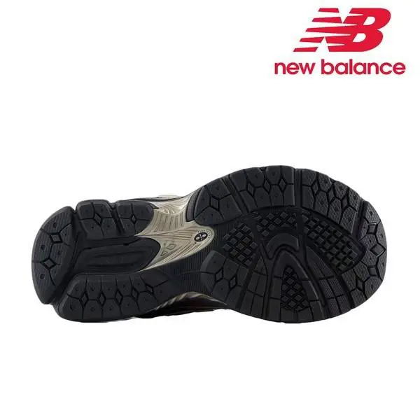 New Balance shoes - NEW BALANCE 1906 - BLACK / GOLD 2