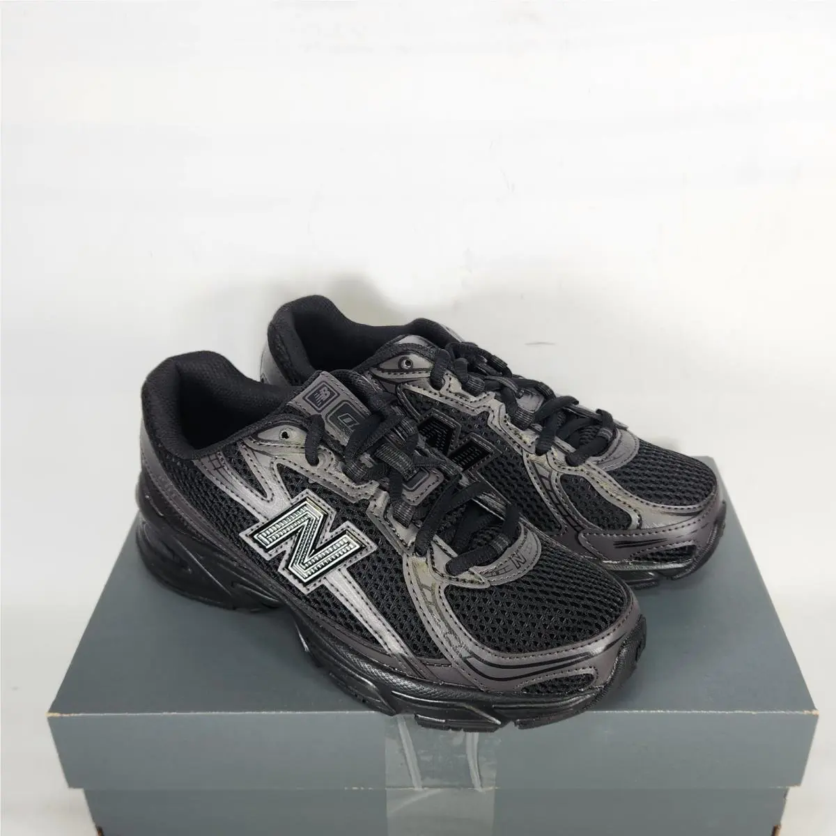 New Balance shoes - New Balance 740 - Black 0