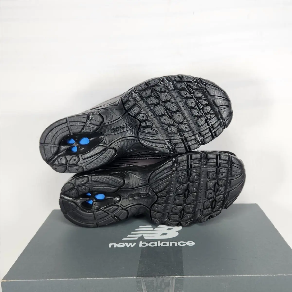 New Balance shoes - New Balance 740 - Black 3