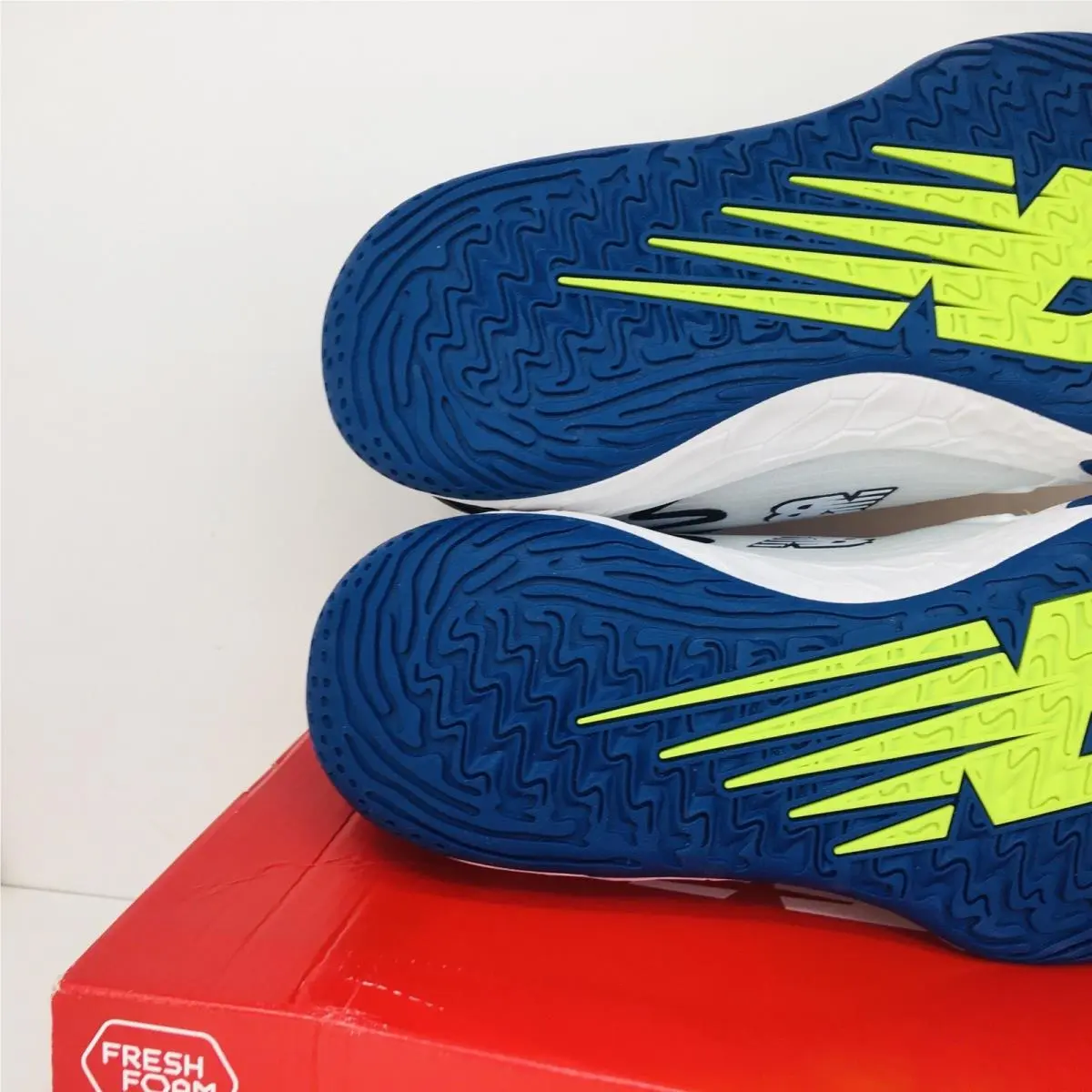 New Balance shoes - New Balance Fresh Foam - Fresh Foam - MCHRALW1 - White / Royal Blue / Black / Neon Green Accents 16