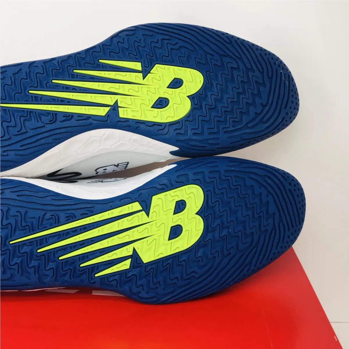 New Balance shoes - New Balance Fresh Foam - Fresh Foam - MCHRALW1 - White / Royal Blue / Black / Neon Green Accents 17